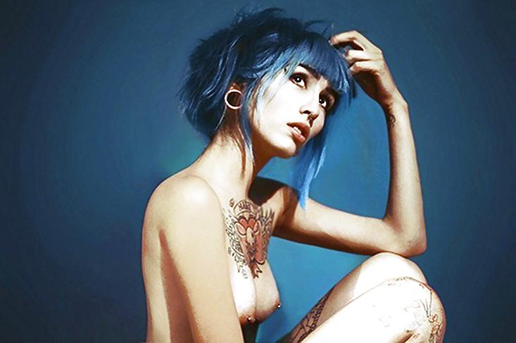 18P Piercings,mods,tats and sexyness
