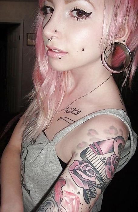 18P Piercings,mods,tats and sexyness