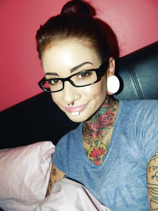 18P Piercings,mods,tats and sexyness