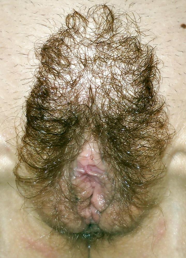 25P Push's round ass in stockings