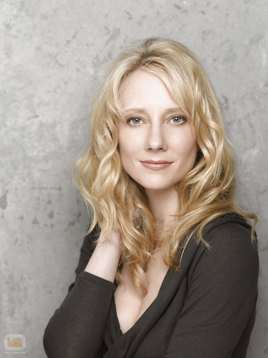 25P Erotic celebrities