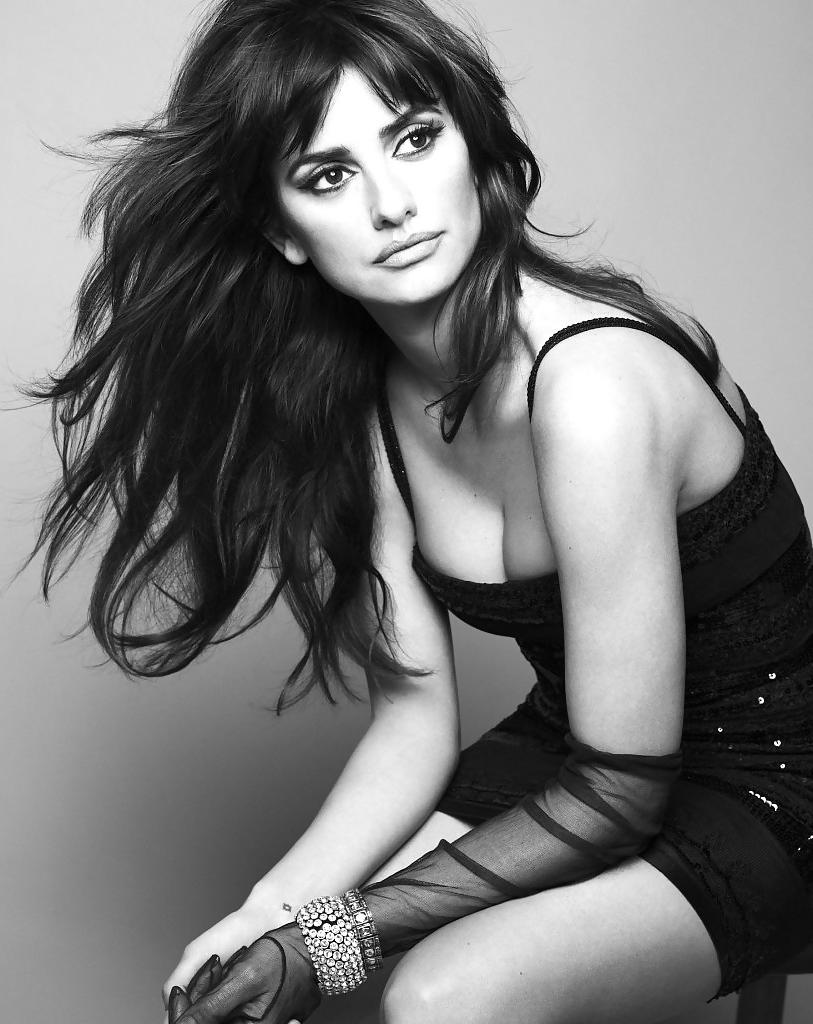 25P Erotic celebrities