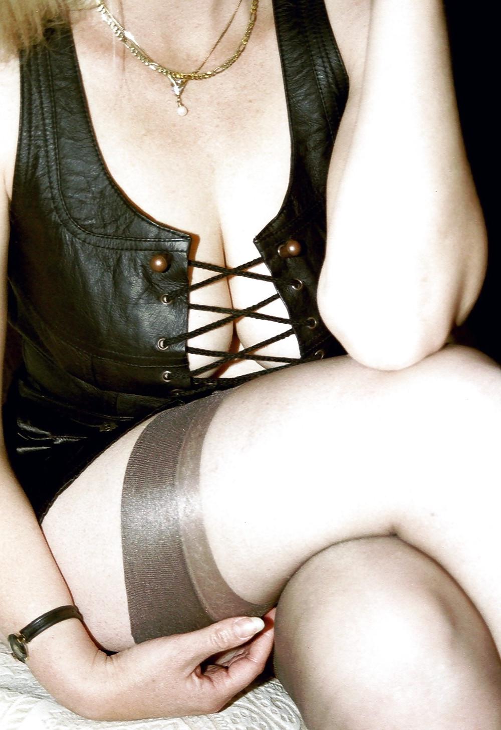 12P SAG - Black Corded Lth Bustier & Stockings & Yellow Heels 02
