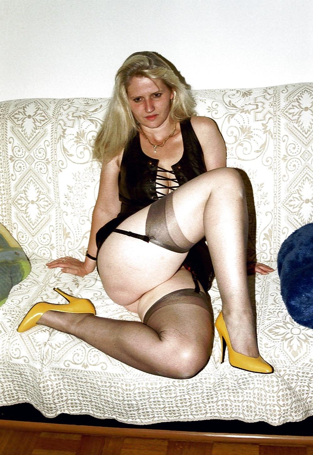 12P SAG - Black Corded Lth Bustier & Stockings & Yellow Heels 02