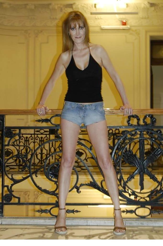 25P Naughty jeans milf loves anal