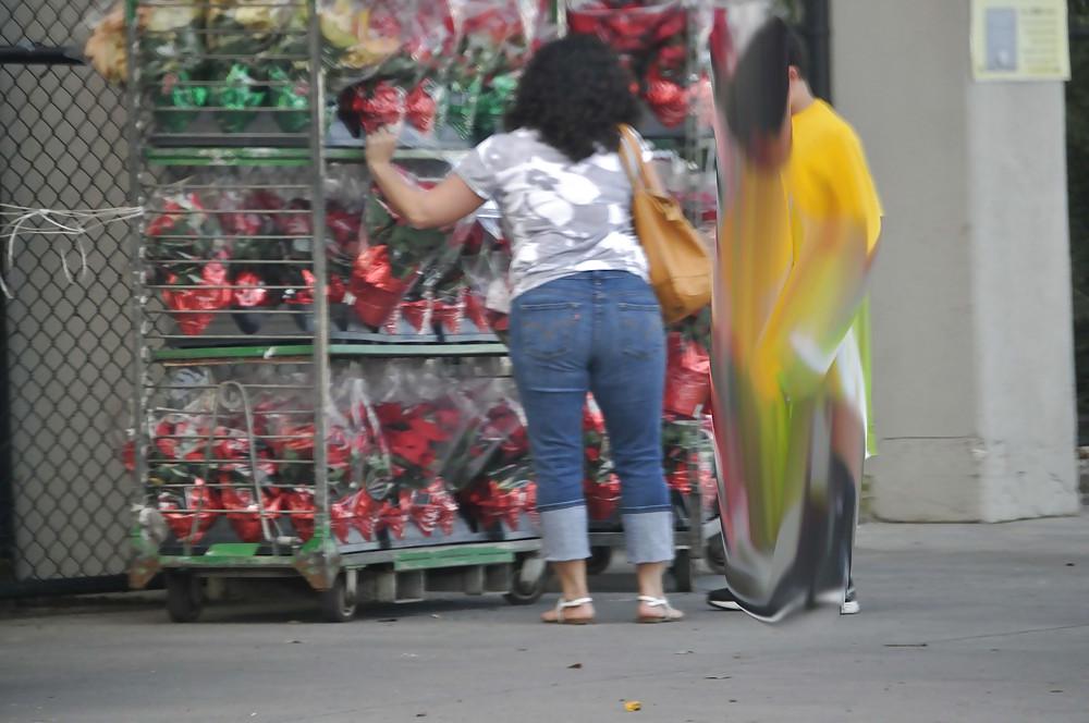 20P Random MILF Booty