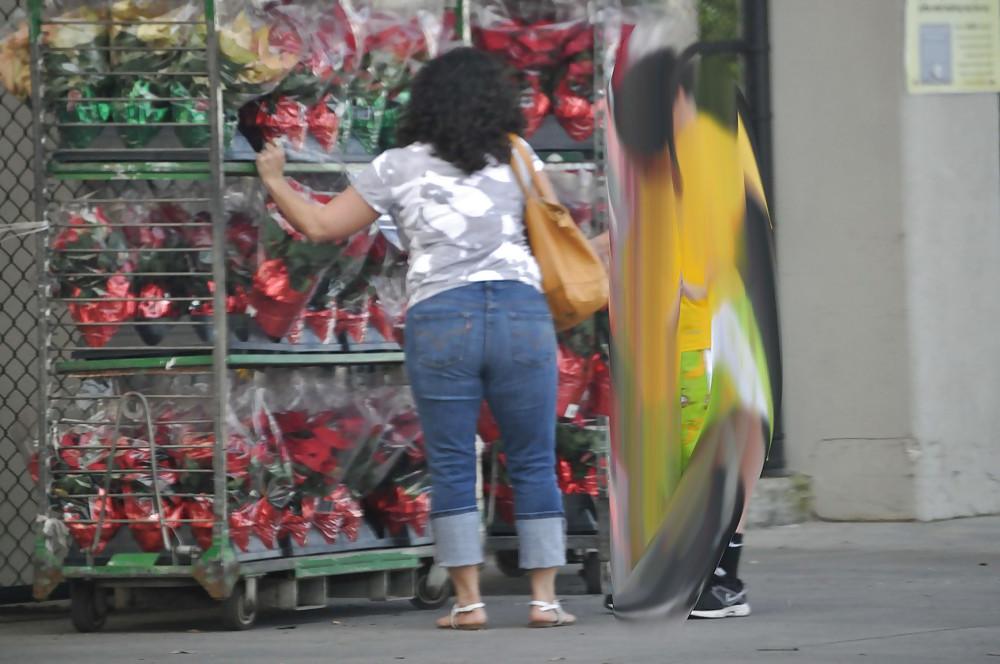 20P Random MILF Booty