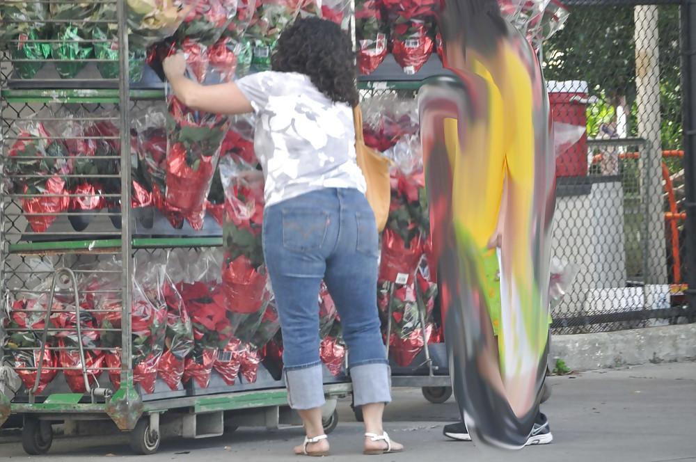 20P Random MILF Booty