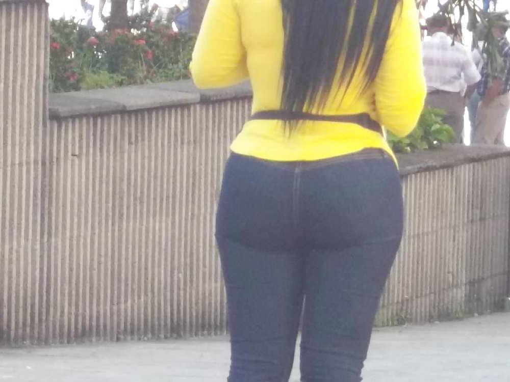13P Ass in the street