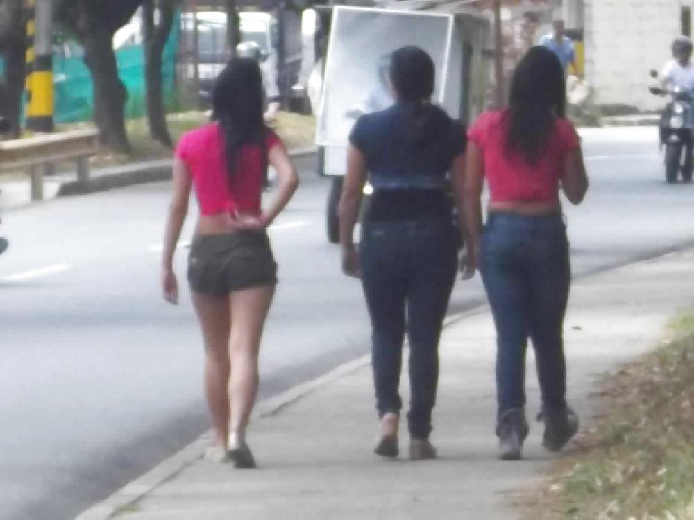 13P Ass in the street