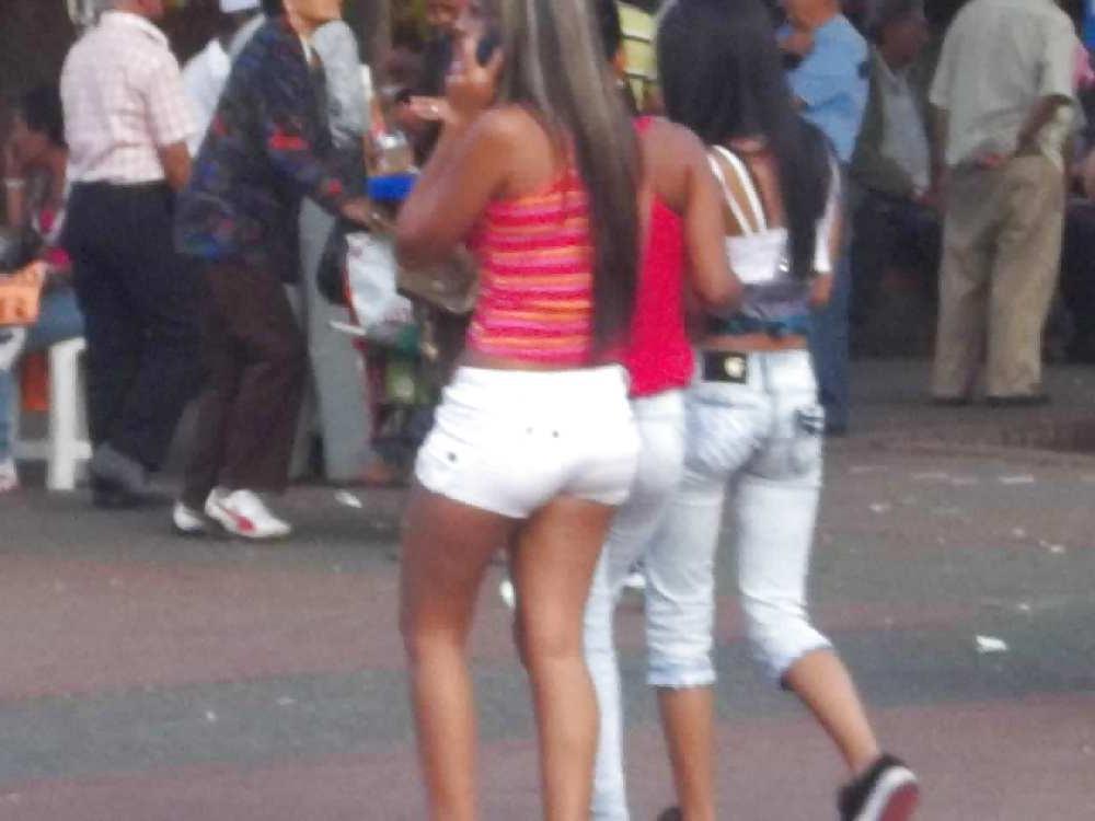 13P Ass in the street
