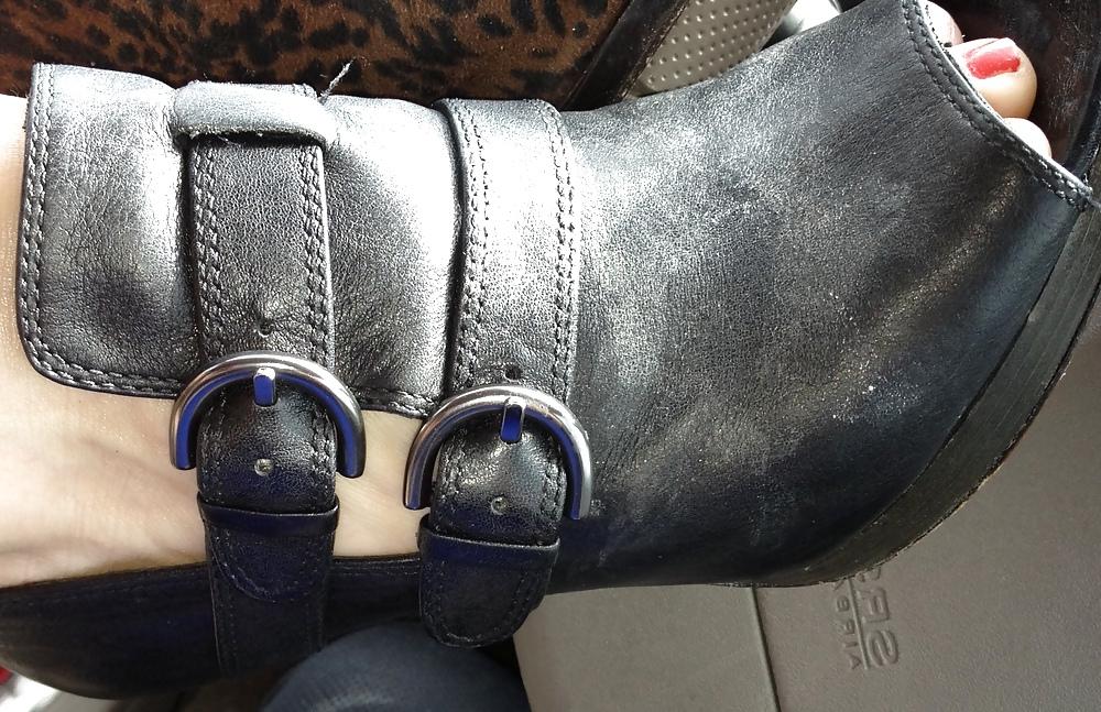 25P Red Pumps tied up and feet,dried cum