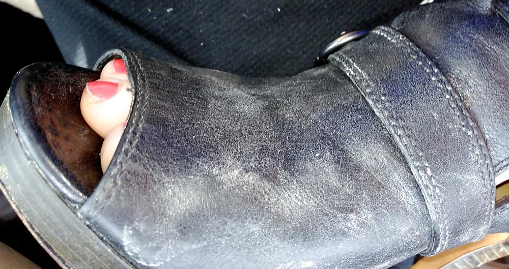 25P Red Pumps tied up and feet,dried cum