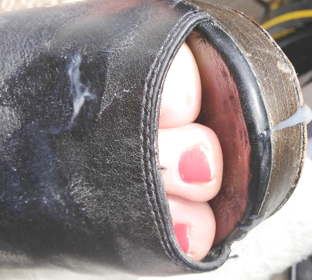 25P Red Pumps tied up and feet,dried cum