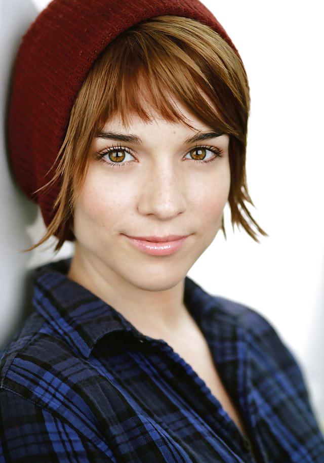 16P Renee Felice Smith