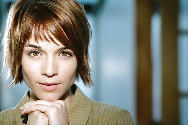 16P Renee Felice Smith