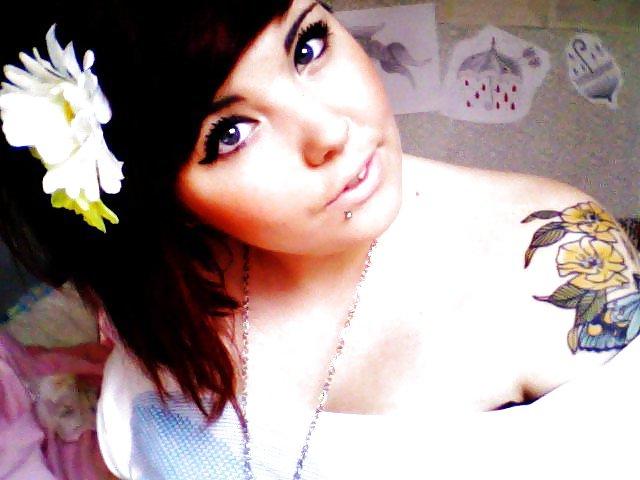 16P Emo Babe Chloe