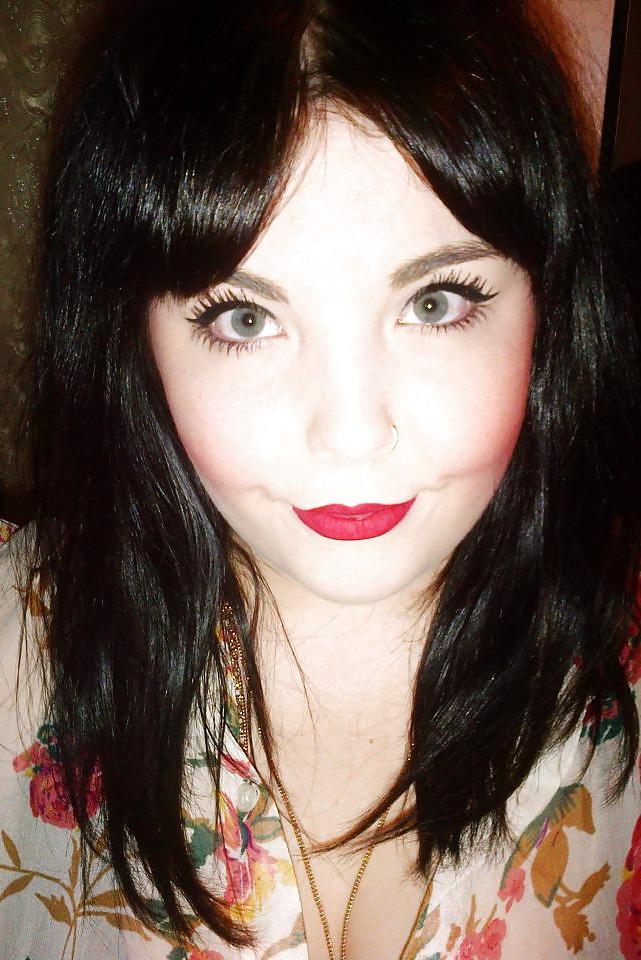 16P Emo Babe Chloe