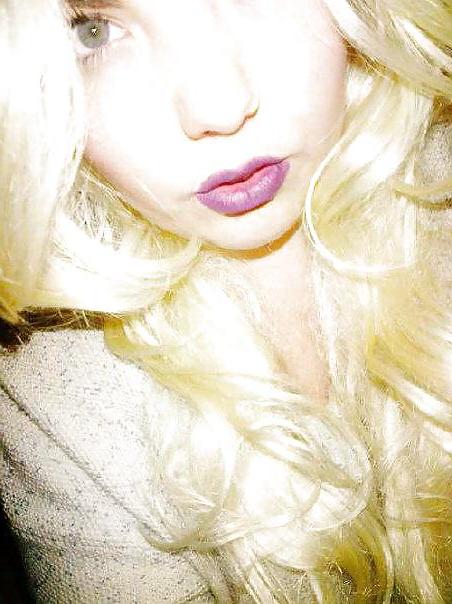 16P Emo Babe Chloe