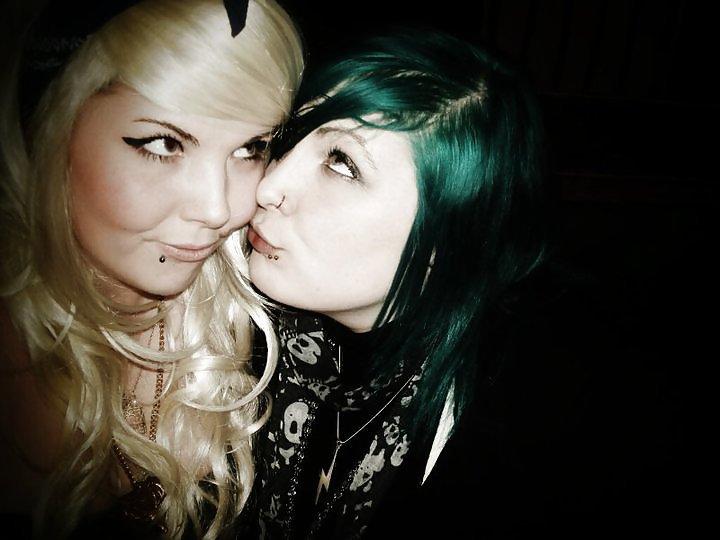 16P Emo Babe Chloe