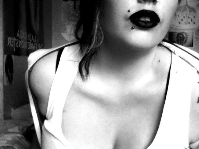 16P Emo Babe Chloe