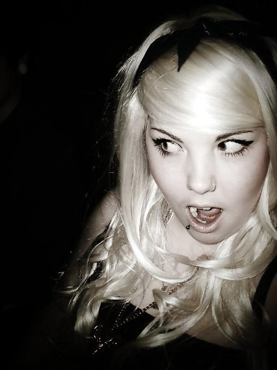 16P Emo Babe Chloe
