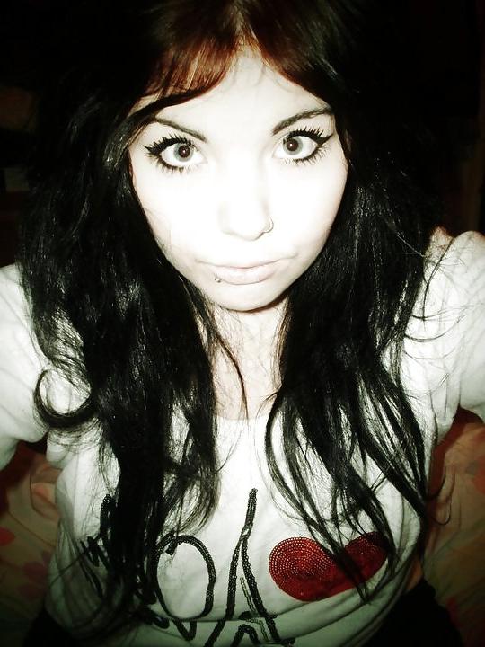16P Emo Babe Chloe