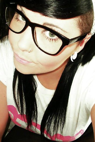 16P Emo Babe Chloe