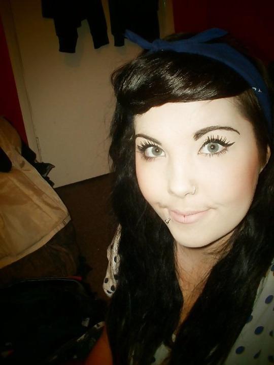 16P Emo Babe Chloe
