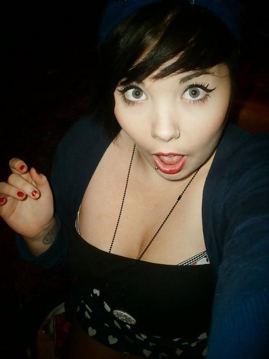 16P Emo Babe Chloe