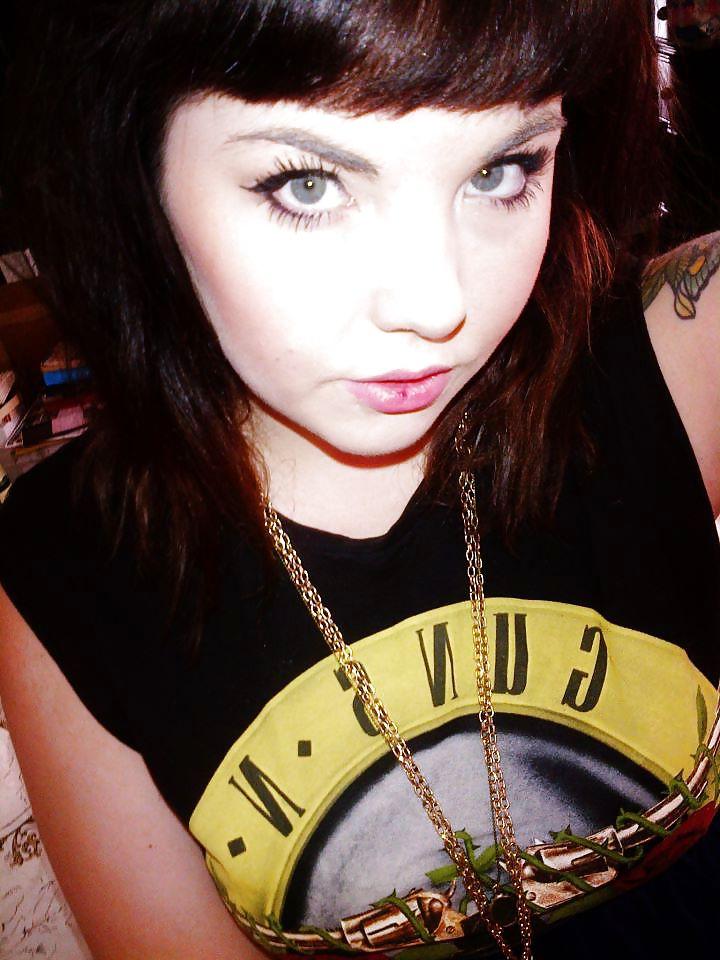 16P Emo Babe Chloe
