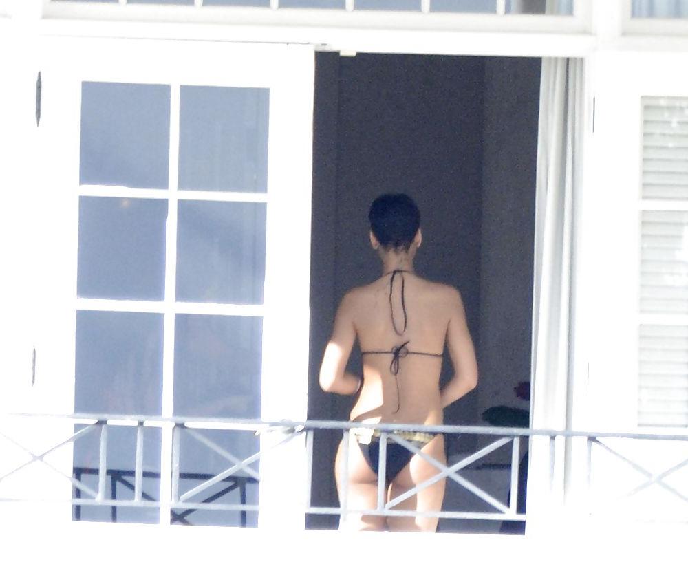 6P RIHANNA at her balcony NAKED