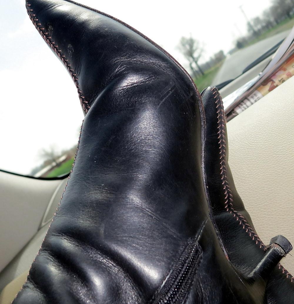 25P Cole haan boots