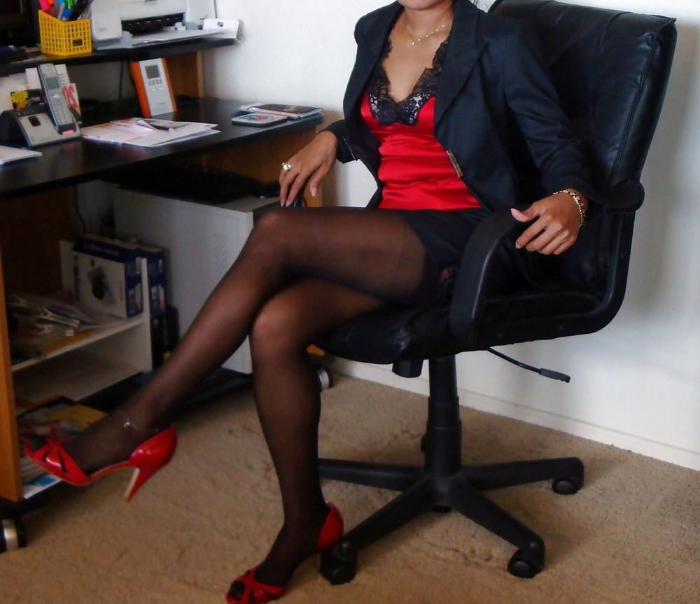 18P Baby Doll, lets boss take photo of her bammin ass in office!