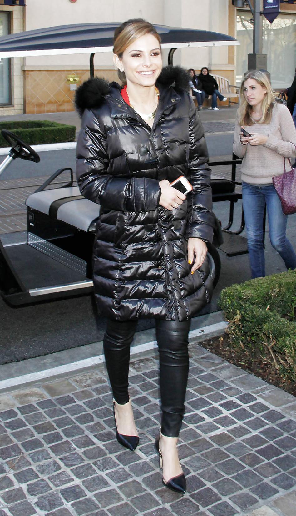 10P Maria Menounos - More Big Leather Booty