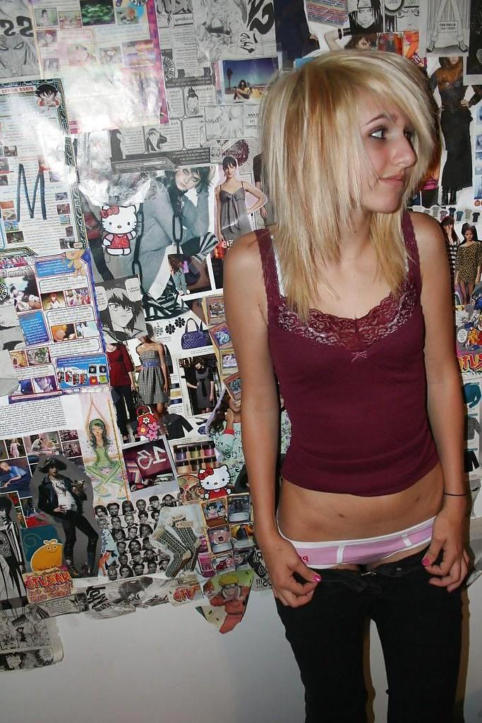 15P Emo & alternative teen girls I