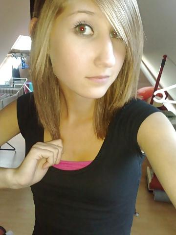 24P Hannah - emo girl