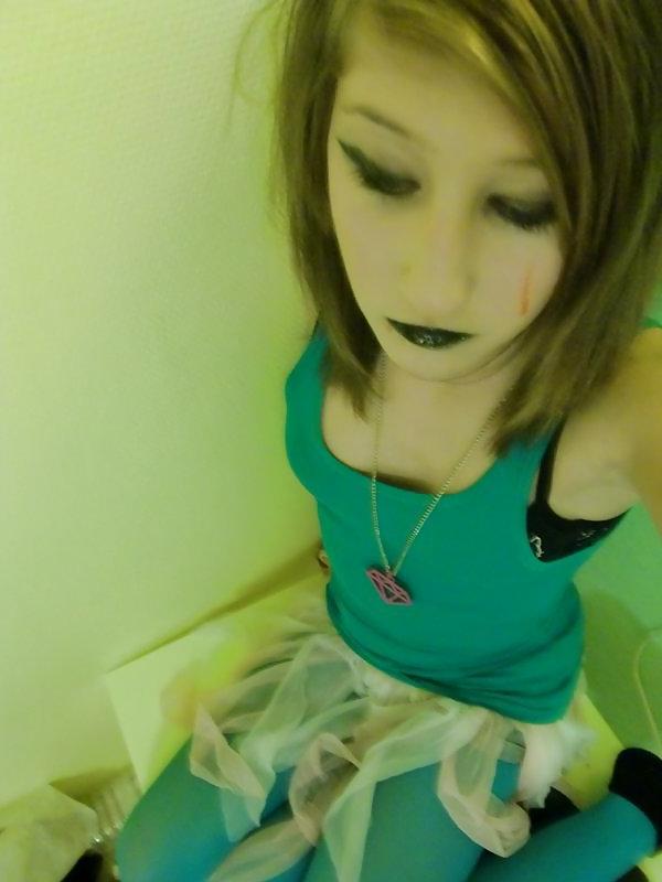 24P Hannah - emo girl