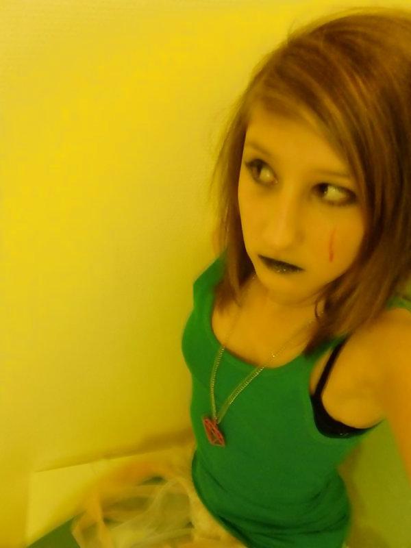 24P Hannah - emo girl