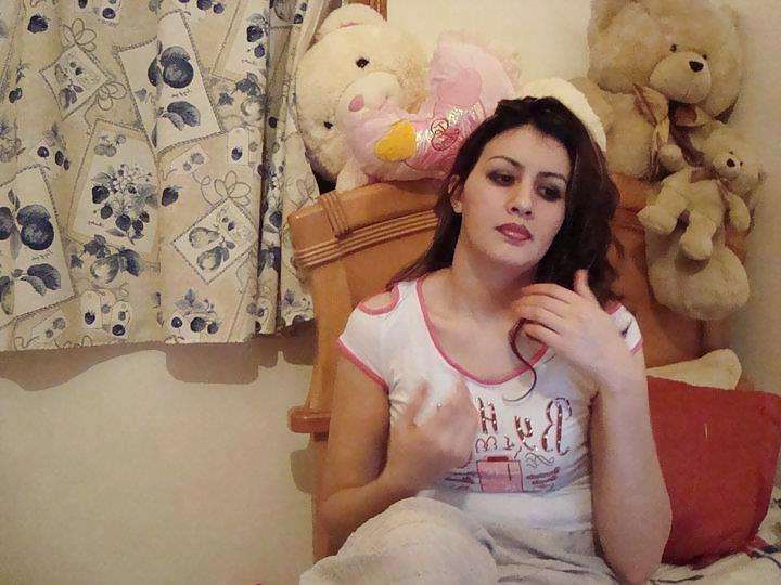 25P Arab hot girls 