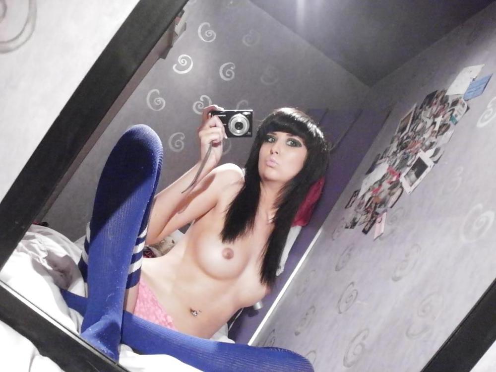 20P Emo brunette amazing eyes
