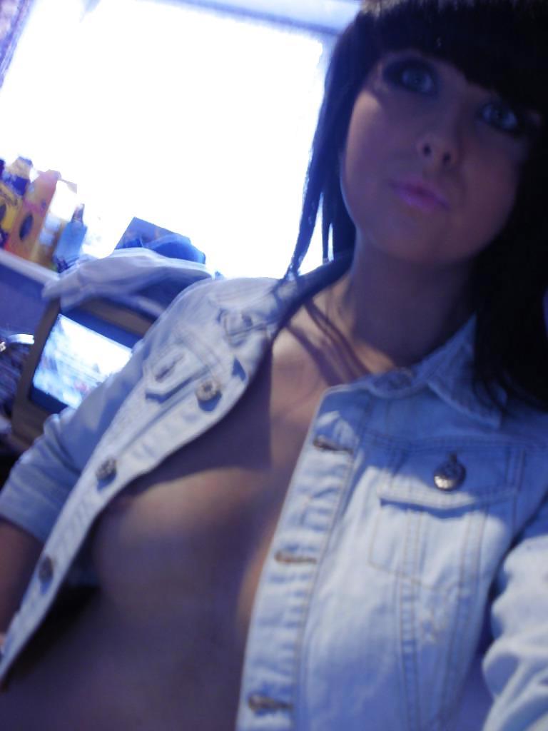 20P Emo brunette amazing eyes
