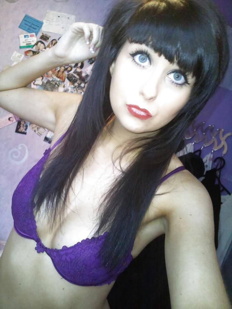 20P Emo brunette amazing eyes