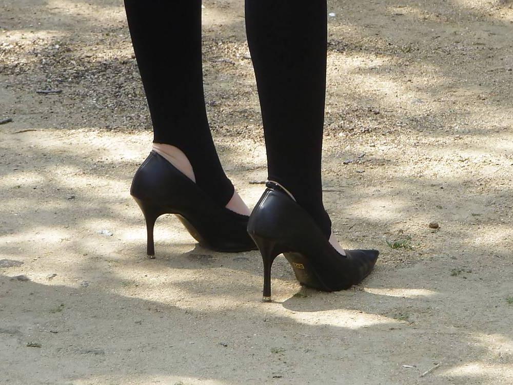 15P Japanese Candids - Feet on the Street 25