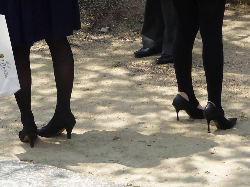 15P Japanese Candids - Feet on the Street 25