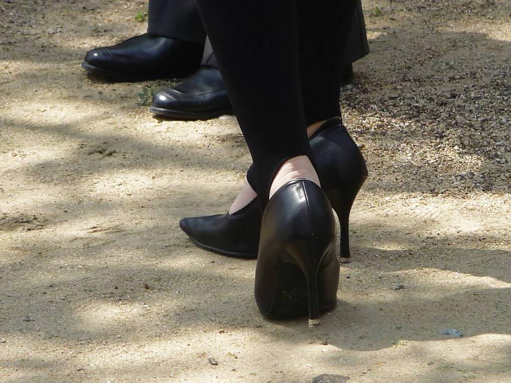 15P Japanese Candids - Feet on the Street 25
