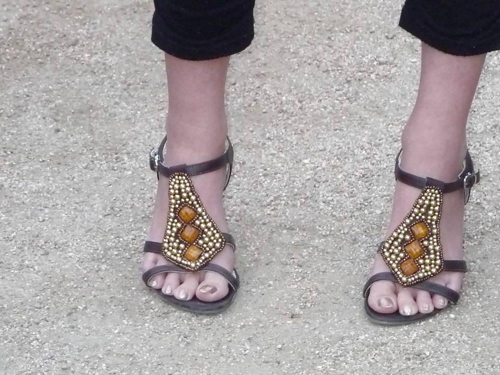 15P Japanese Candids - Feet on the Street 25