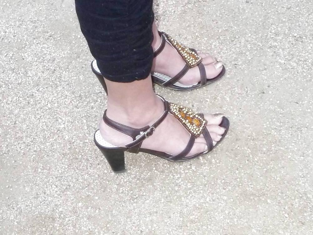 15P Japanese Candids - Feet on the Street 25