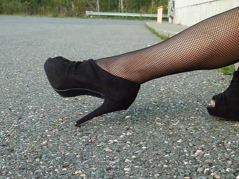 8P Babysitter dreaming feet