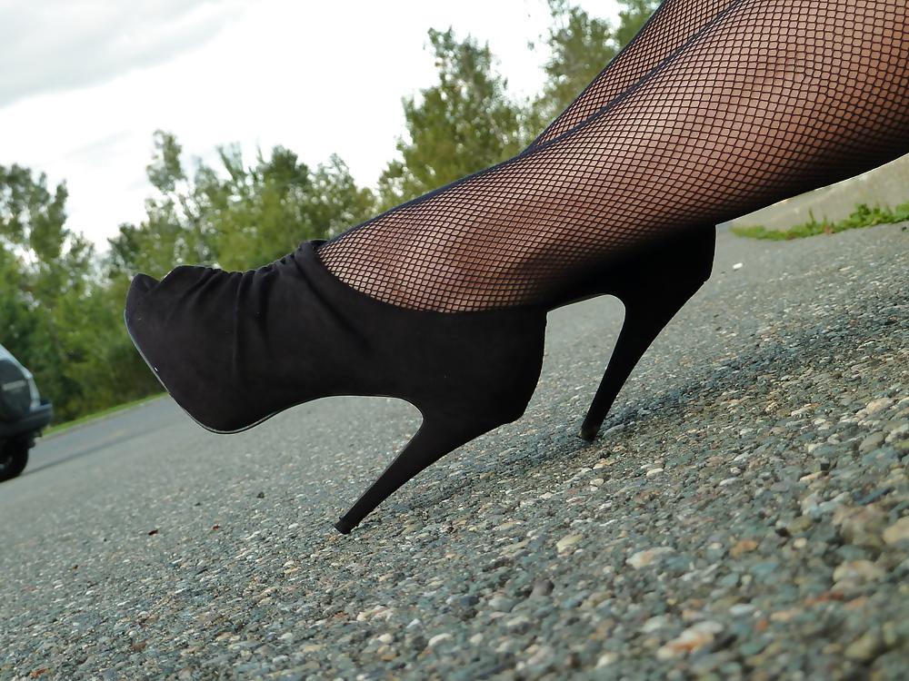 8P Babysitter dreaming feet